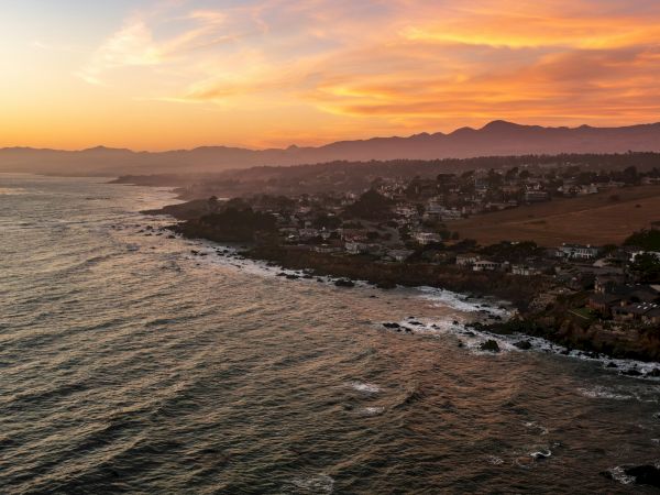 Cambria Landing Inn & Suites