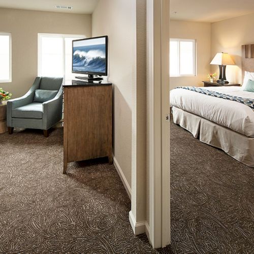 Cambria Landing Inn & Suites
